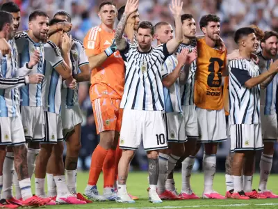 jugadores argentina botines rosas