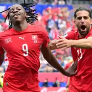 Suiza goleó 4-1 a Bosnia en una ráfaga de goles durante el segundo tiempo