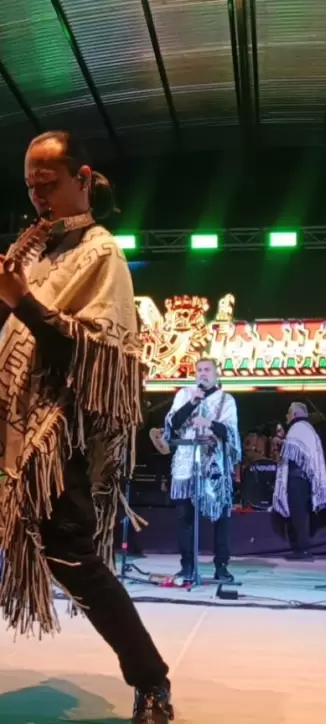 Los Kjarkas hicieron vibrar a una multitud en una celebraci�n hist�rica por el 20 de Junio