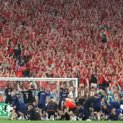 El curioso festejo de los jugadores de Noruega con sus hinchas tras la clasificaci�n a la pr�xima ronda del Mundial 2026