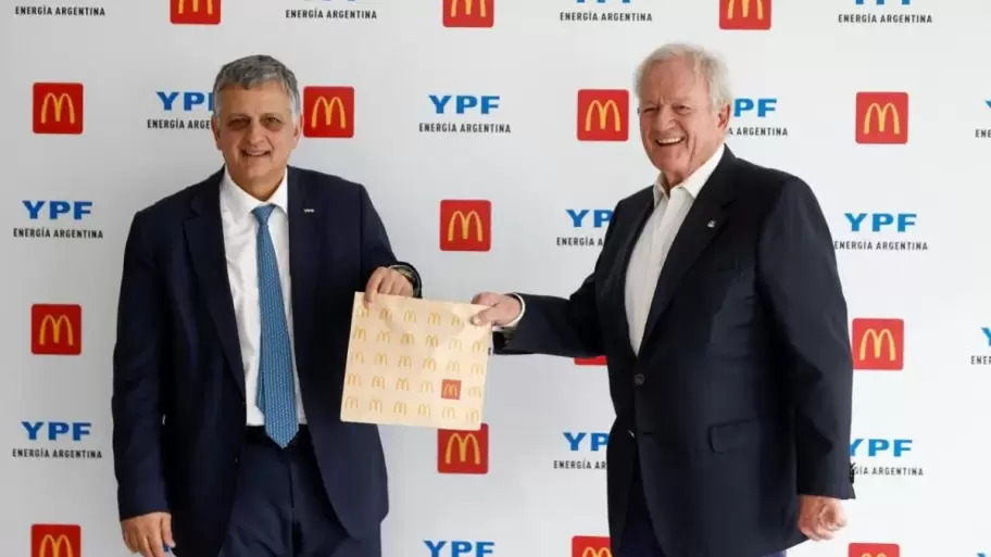 Autoridades de YPF y de McDonalds hicieron el anuncio
