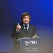 Javier Milei, sobre Manuel Adorni: "Si la Justicia lo considera culpable, lo vuelo de una patada"