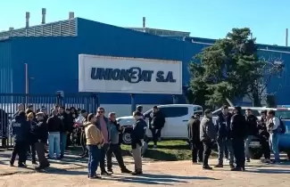 Unionbat de Concordia, Entre R�os, cerr� sus puertas y despidi� a 100 trabajadores