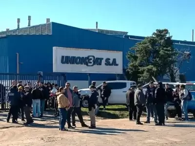 Unionbat de Concordia, Entre R�os, cerr� sus puertas y despidi� a 100 trabajadores