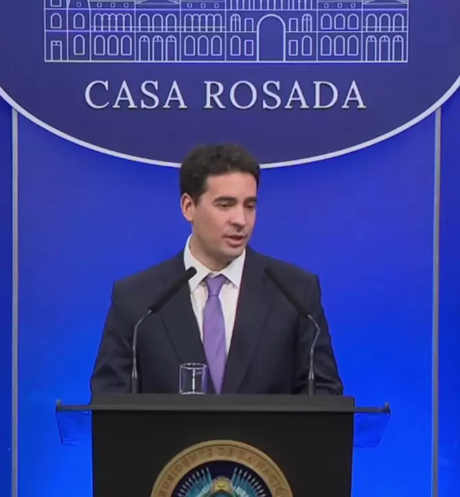 Adri�n Ravier asumi� a la Vocer�a Presidencial con pol�micas reflexiones