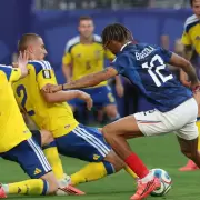 Francia goleó a Suecia con un doblete de Mbappé y enfrentará a Paraguay en octavos