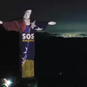 El Cristo Redentor se iluminó con la bandera de Venezuela en homenaje a las víctimas de los sismos