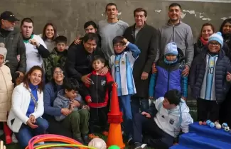 El gobernador visit� la primera escuela de f�tbol para ni�os y j�venes con autismo