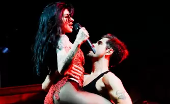 Romance confirmado: Cazzu reapareci� en una obra de teatro junto a su bailar�n Ignacio Colombara y estallaron los rumores