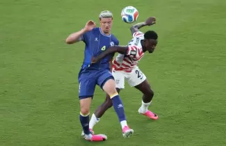 Falta de Balogun que le vali� la tarjeta roja y que fue "perdonada" por FIFA