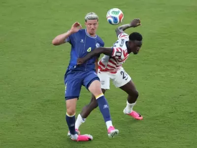 Falta de Balogun que le vali� la tarjeta roja y que fue "perdonada" por FIFA