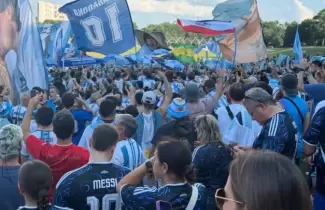Miles de hinchas se reunieron en Atlanta para el tradicional banderazo del d�a previo al partido