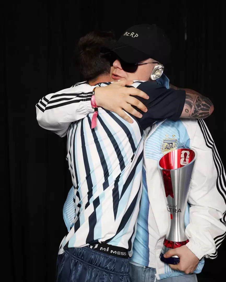 bizarrap le entrego el premio al mejor jugador del partido a messi