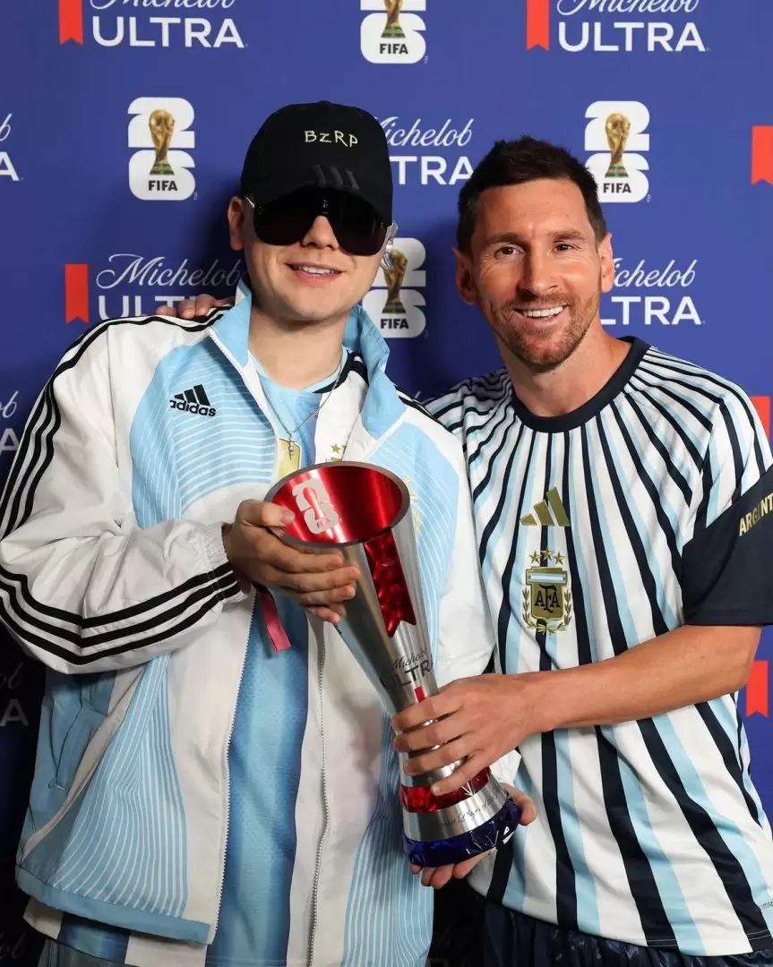 bizarrap le entrego el premio al mejor jugador del partido a messi