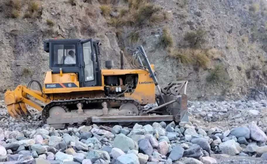 importantes obras de recomposicion del camino al cha�i