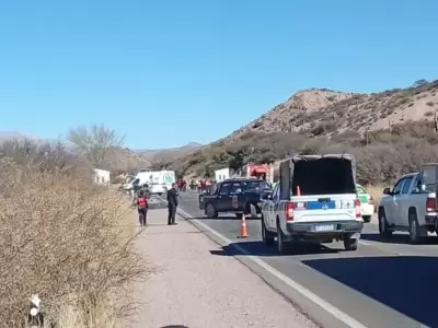 Grave siniestro vial en Humahuaca: chocaron un auto y dos motos sobre Ruta 9, hay dos personas fallecidas