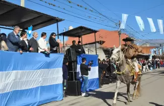 El intendente "Chuli" Jorge encabez� el acto por el 9 de Julio: festejos patrios y aniversario barrial en la capital