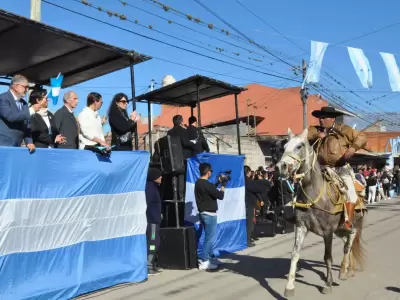 El intendente "Chuli" Jorge encabez� el acto por el 9 de Julio: festejos patrios y aniversario barrial en la capital