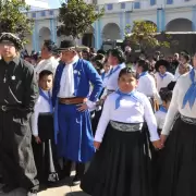 "Plaza que Danza" reuni� a vecinos y turistas en la Plaza Belgrano para celebrar el 9 de Julio