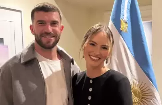 El jugador m�s viral del Mundial, Tim Payne, celebr� el 9 de Julio junto a su esposa en la Embajada Argentina y caus� furor