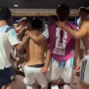 Estamos re locos: Otamendi mostr� la intimidad del festejo de la Selecci�n en el vestuario tras el pase a semis