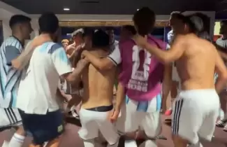 Estamos re locos: Otamendi mostr� la intimidad del festejo de la Selecci�n en el vestuario tras el pase a semis