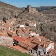 Un pueblo de España busca familias para vivir gratis y ofrece trabajo estable: cómo postularse