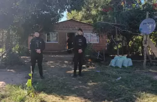 encontraron a un nene de 8 anos muerto en su casa de misiones investigan si su madre lo mato y luego intento suicidarse