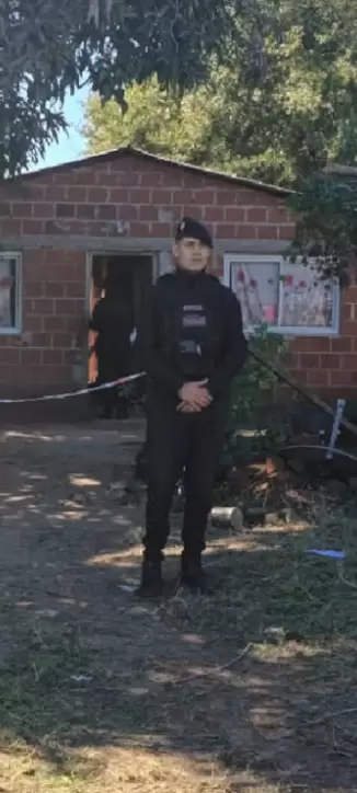 encontraron a un nene de 8 anos muerto en su casa de misiones investigan si su madre lo mato y luego intento suicidarse