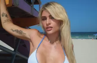 Marta Fort encendi� las playas de Miami con una infartante microbikini celeste en pleno Mundial 2026
