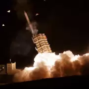 Irán bombardeó una base de EE.UU. en Bahréin y atacó dos buques petroleros de Emiratos Árabes