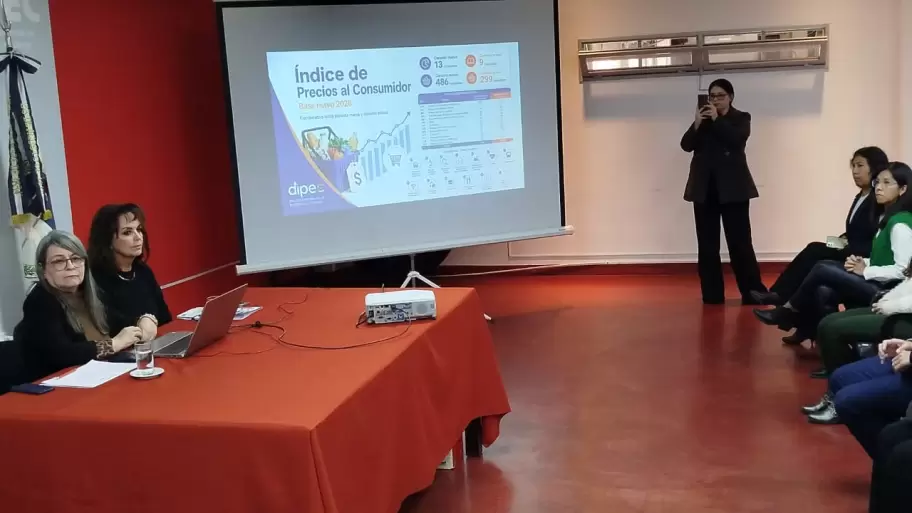 Conferencia de prensa en la DIPEC