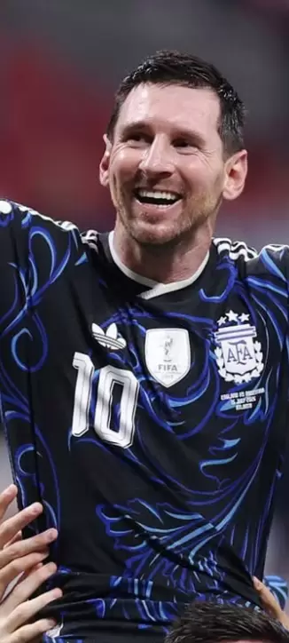 Messi festejo por el triunfo de la Selecci�n ante Inglaterra