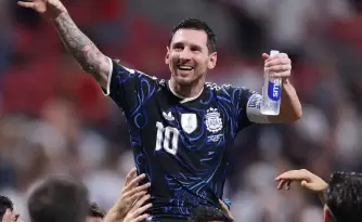 Messi festejo por el triunfo de la Selecci�n ante Inglaterra
