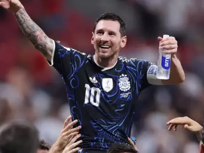 Messi festejo por el triunfo de la Selecci�n ante Inglaterra