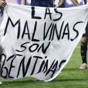 La historia detr�s de la bandera de Malvinas que mostraron los jugadores de la Selecci�n despu�s de eliminar a Inglaterra
