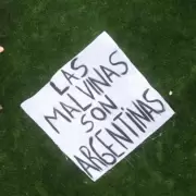 La AFA podría recibir una sanción por la bandera de Malvinas exhibida tras el triunfo ante Inglaterra