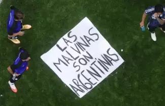 La bandera que mostr� la Selecci�n tras la victoria ante Inglaterra