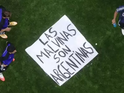 La bandera que mostr� la Selecci�n tras la victoria ante Inglaterra