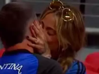 Puro amor en Atlanta: el apasionado beso y el tierno festejo de Tini Stoessel con los hijos de Rodrigo De Paul