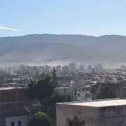 La alerta por fuertes vientos se extenderá hasta el lunes y aumenta el riesgo de incendios forestales en Jujuy