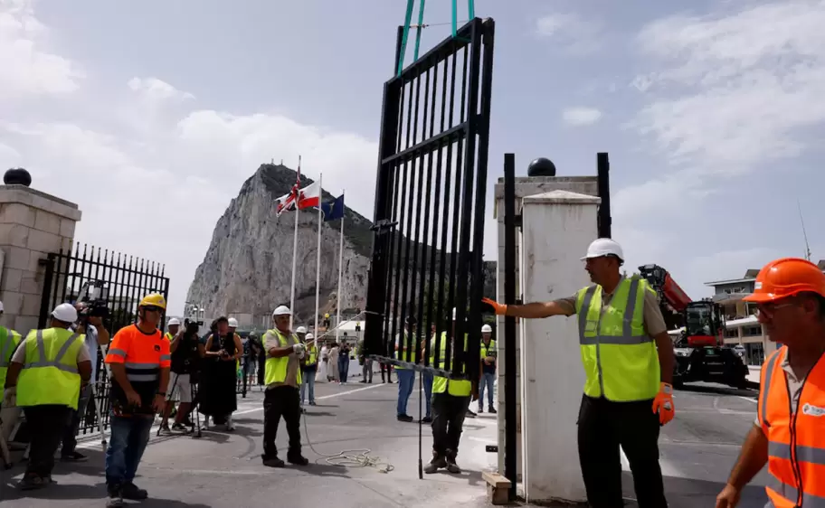 El hist�rico enrejado de Gibraltar fue eliminado esta semana, tras el acuerdo entre Reino Unido y Espa�a (REUTERS)