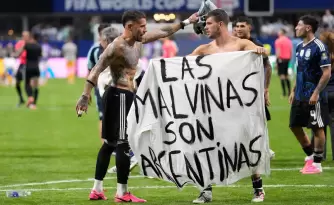 Bandera "Las Malvinas son son argentinas"