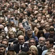 Duro reclamo del titular de la AMIA a la Justicia en el acto por los 32 años del atentado: "Es incomprensible esta lentitud"