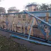 El fuerte viento derribó el histórico cartel de ingreso al Santuario de Río Blanco y provocó daños en el monasterio