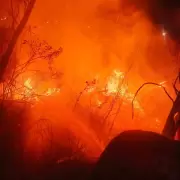 Intensa madrugada para los Bomberos en San Salvador de Jujuy: incendios y riesgos provocados por el viento movilizaron a las dotaciones