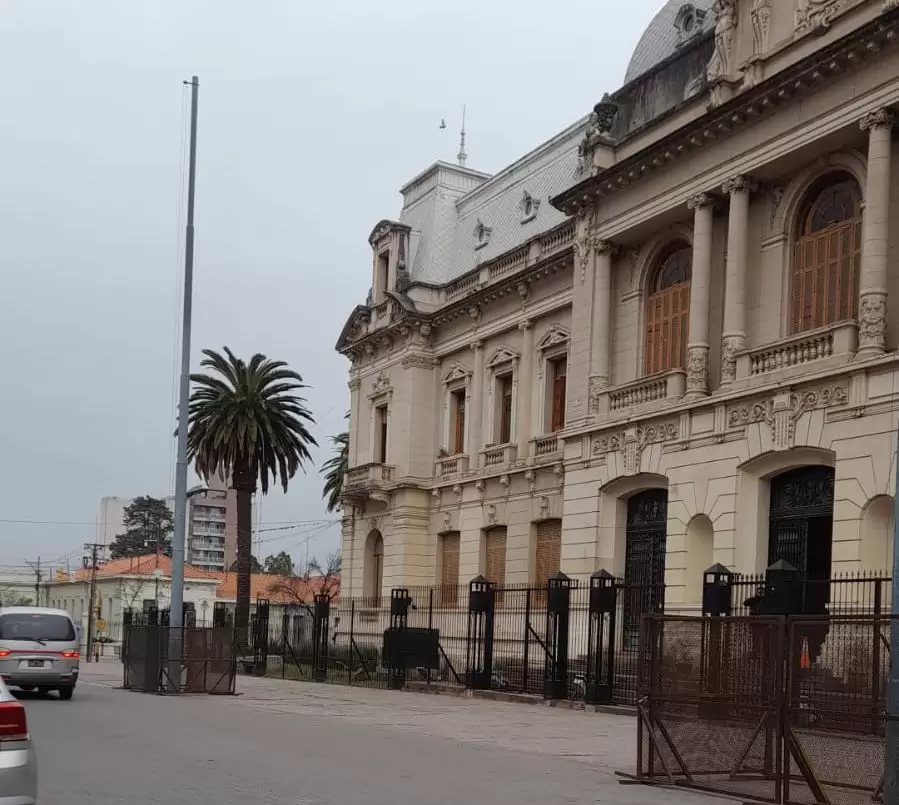 vallado de Casa de Gobierno