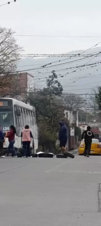 Corte de calle por falta de luz en distintos barrios de la ciudad