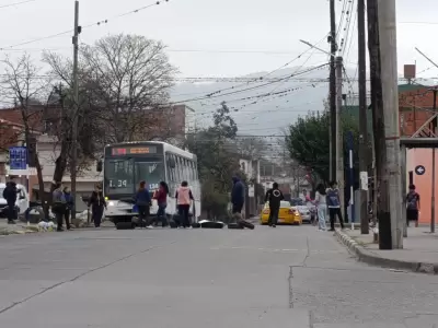 Corte de calle por falta de luz en distintos barrios de la ciudad