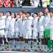 La AFA anunció que no todos los jugadores regresarán al país: Messi y De Paul podrían no viajar